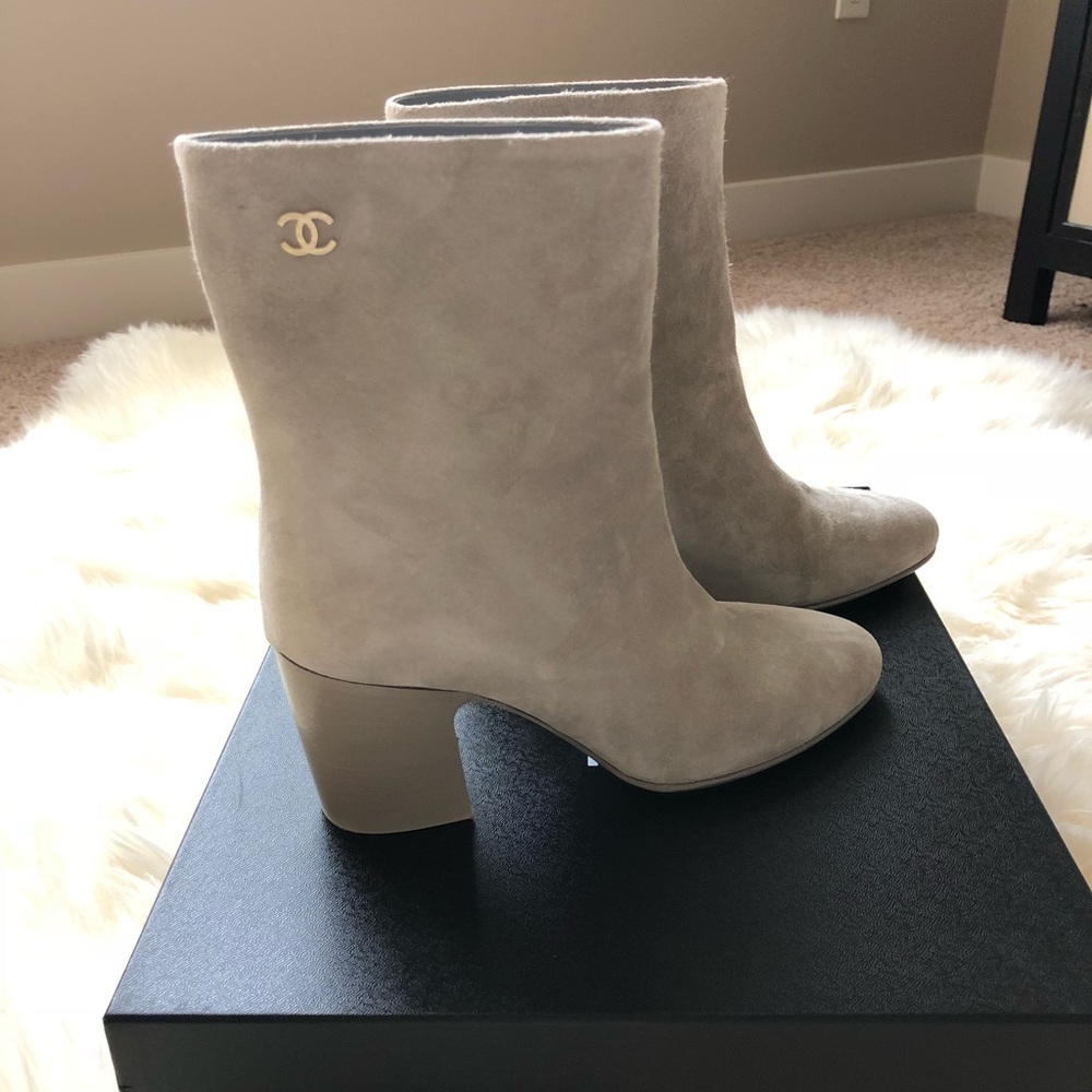 CHANEL boots